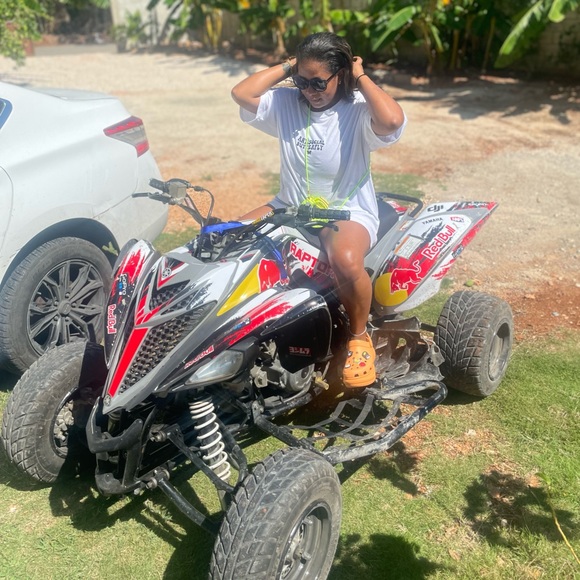 Meet your Posher, Aris - Picture 3 of 4